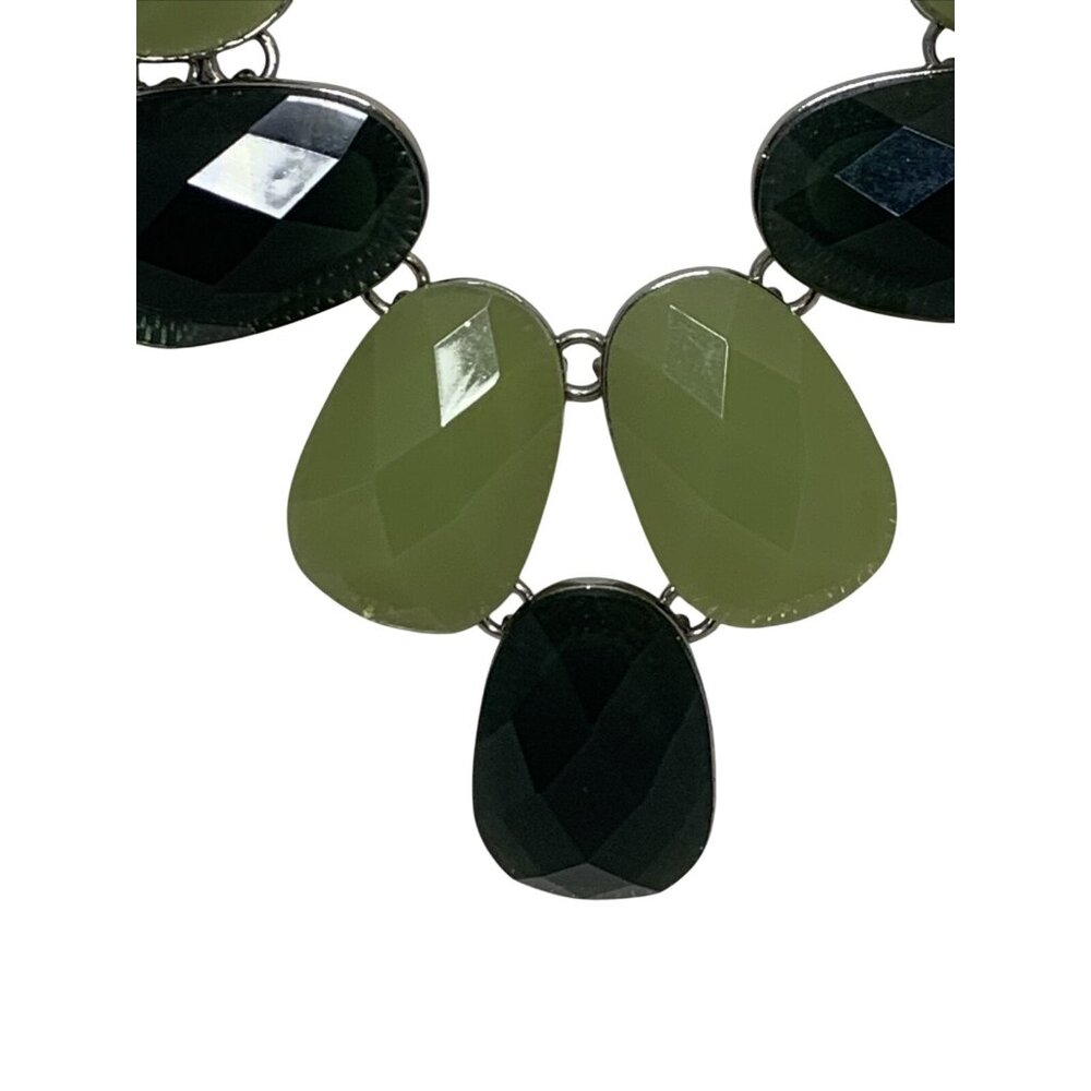 Women’s Silver Tone Fashion Statement Necklace 2 Shades of Green (1946) - Picture 4 of 7
